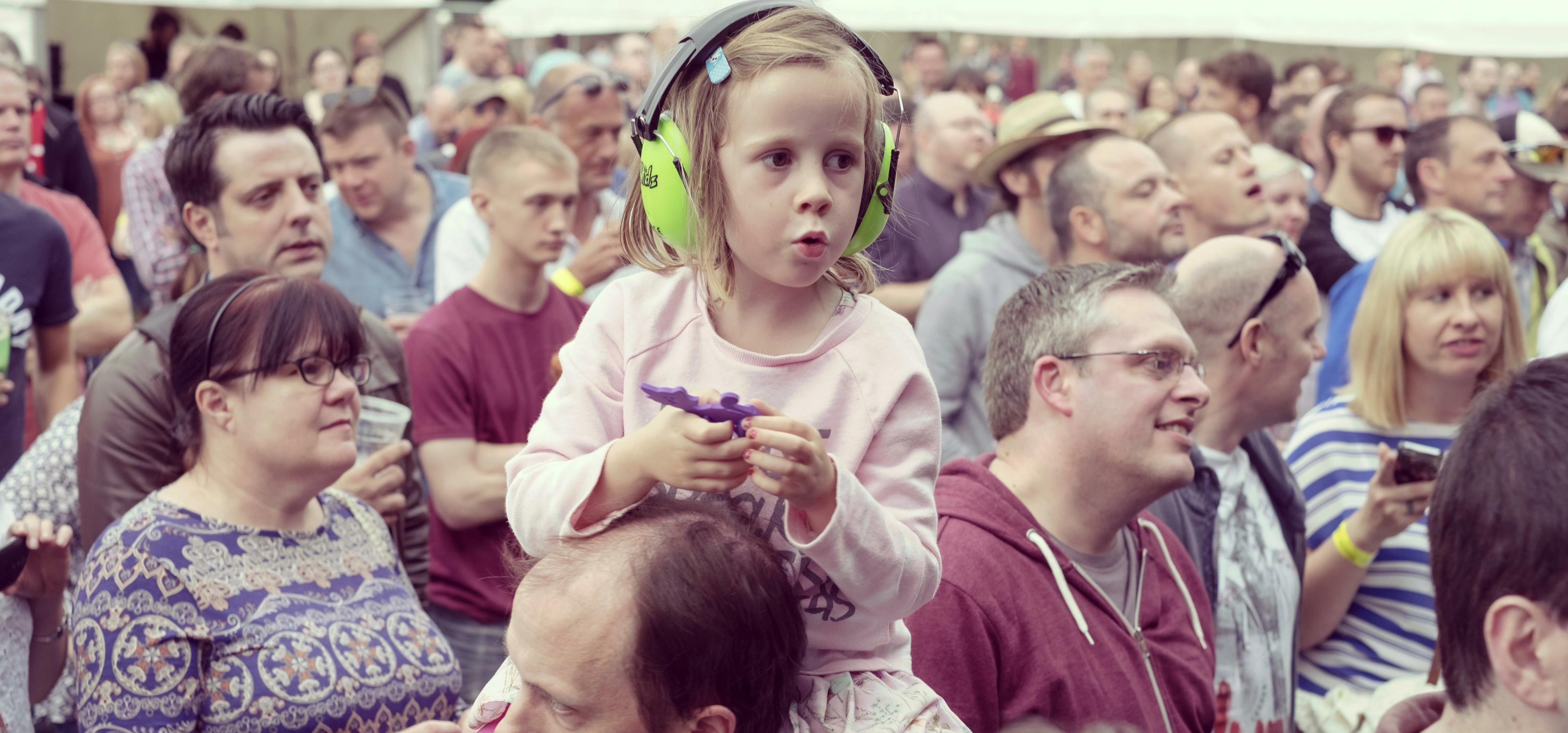 Thousands of people enjoy a day of live music and family fun at Chase Park 