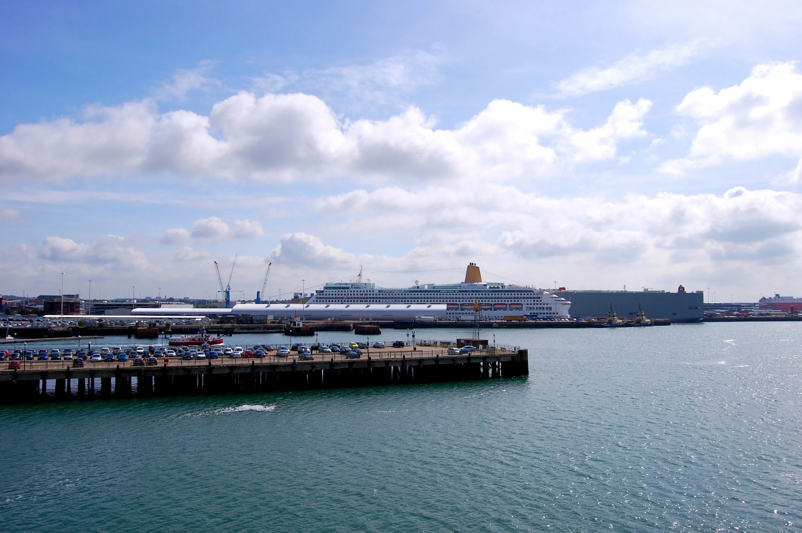 SOUTHAMPTON DOCKS. THE LINERS RETURN.