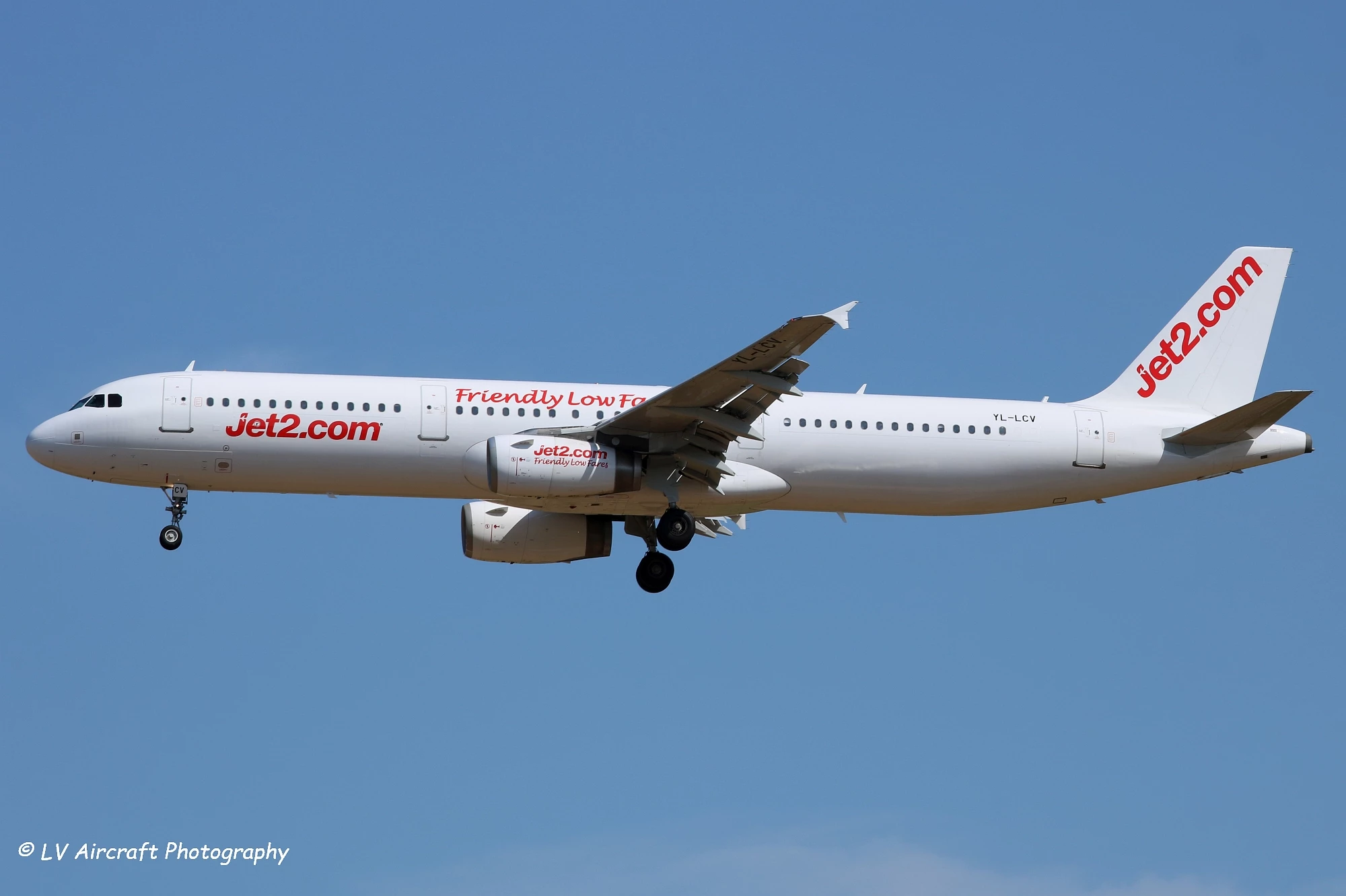 YL-LCV_A321_Jet2_lsf Smartlynx