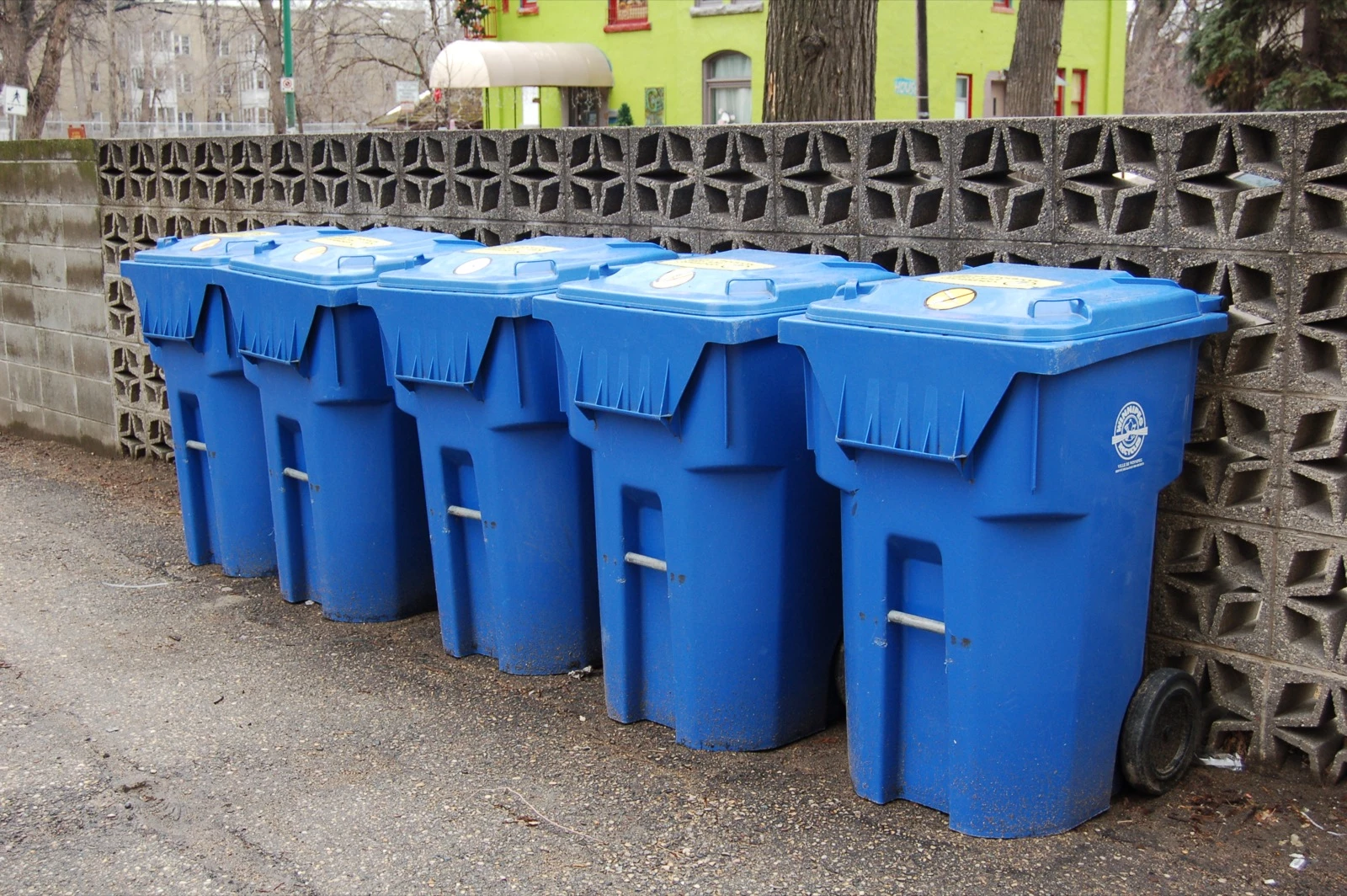 Neat recycling bins