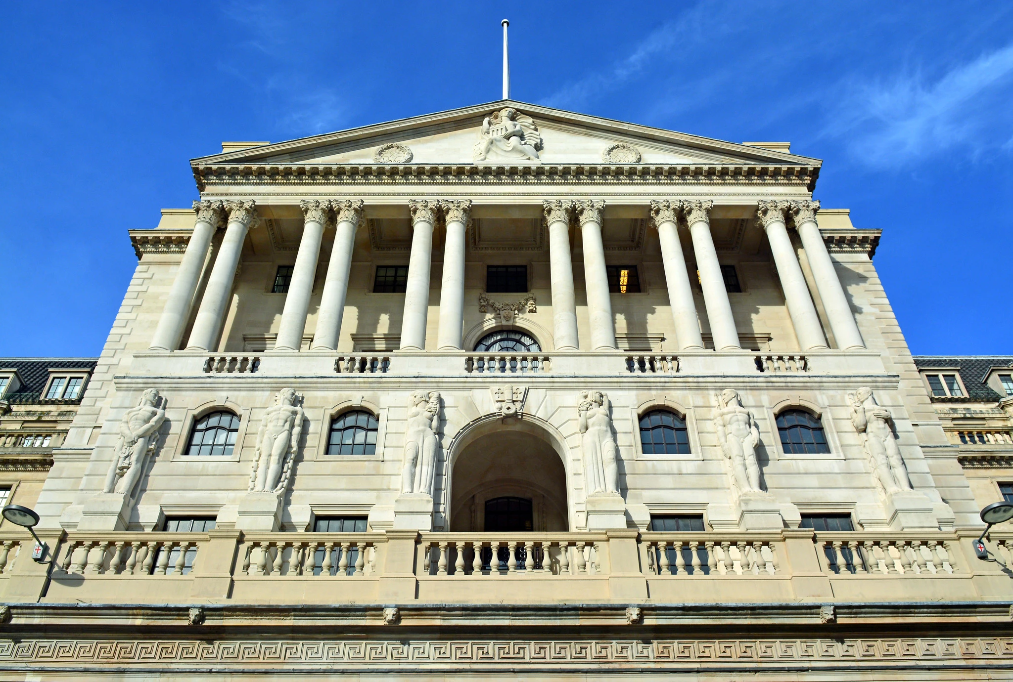 Bank of England / looking up