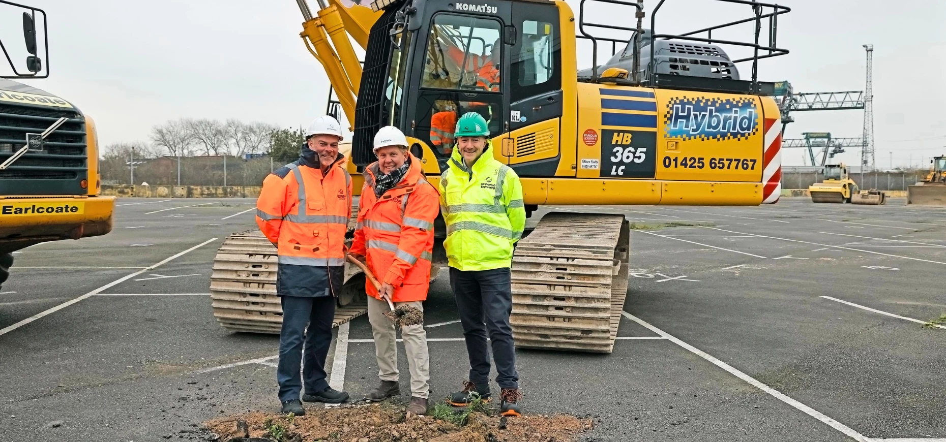 Steve McCrindle, VP Port Operations, DP World, Alister Cutts, Director Earlcoate Construction & Jonathan Scott, Senior Director Engineering, DP World.