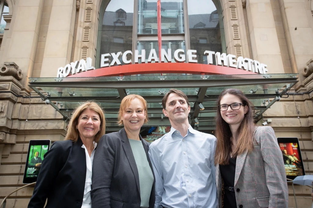 HURST takes a bow at the Royal Exchange