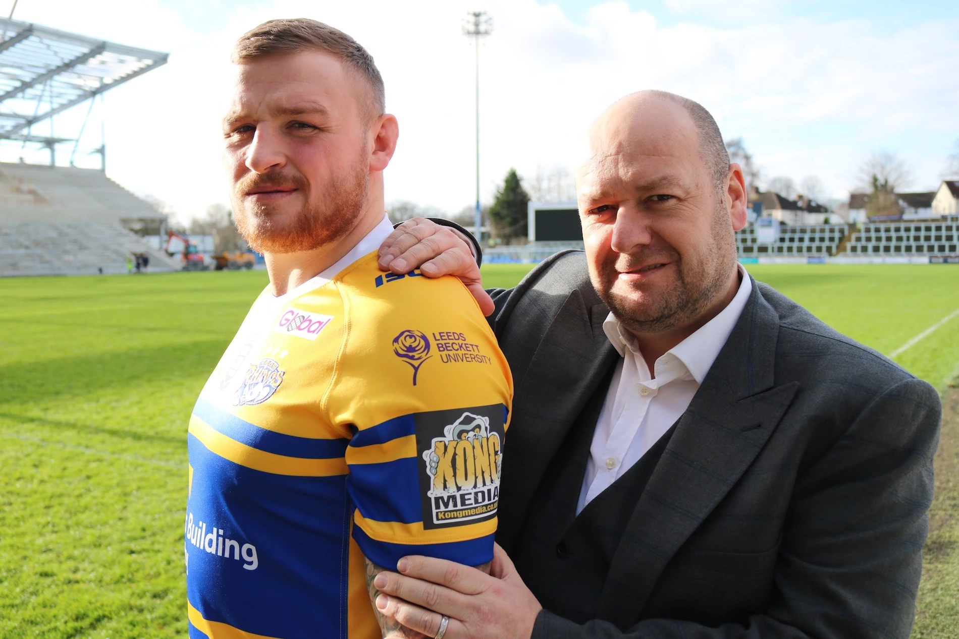 Brad Singleton wearing the World Club Challenge shirt, with sponsor Ross Barrett, Managing Director at Kong Media Ltd.