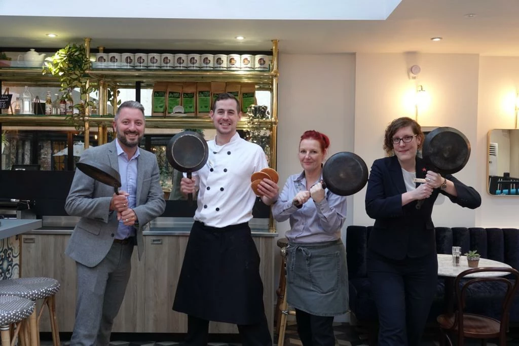 Ready. Steady. Toss! Pictured are Graham Usher, Ben Allnutt, Tina Trown and Ellie Pettit