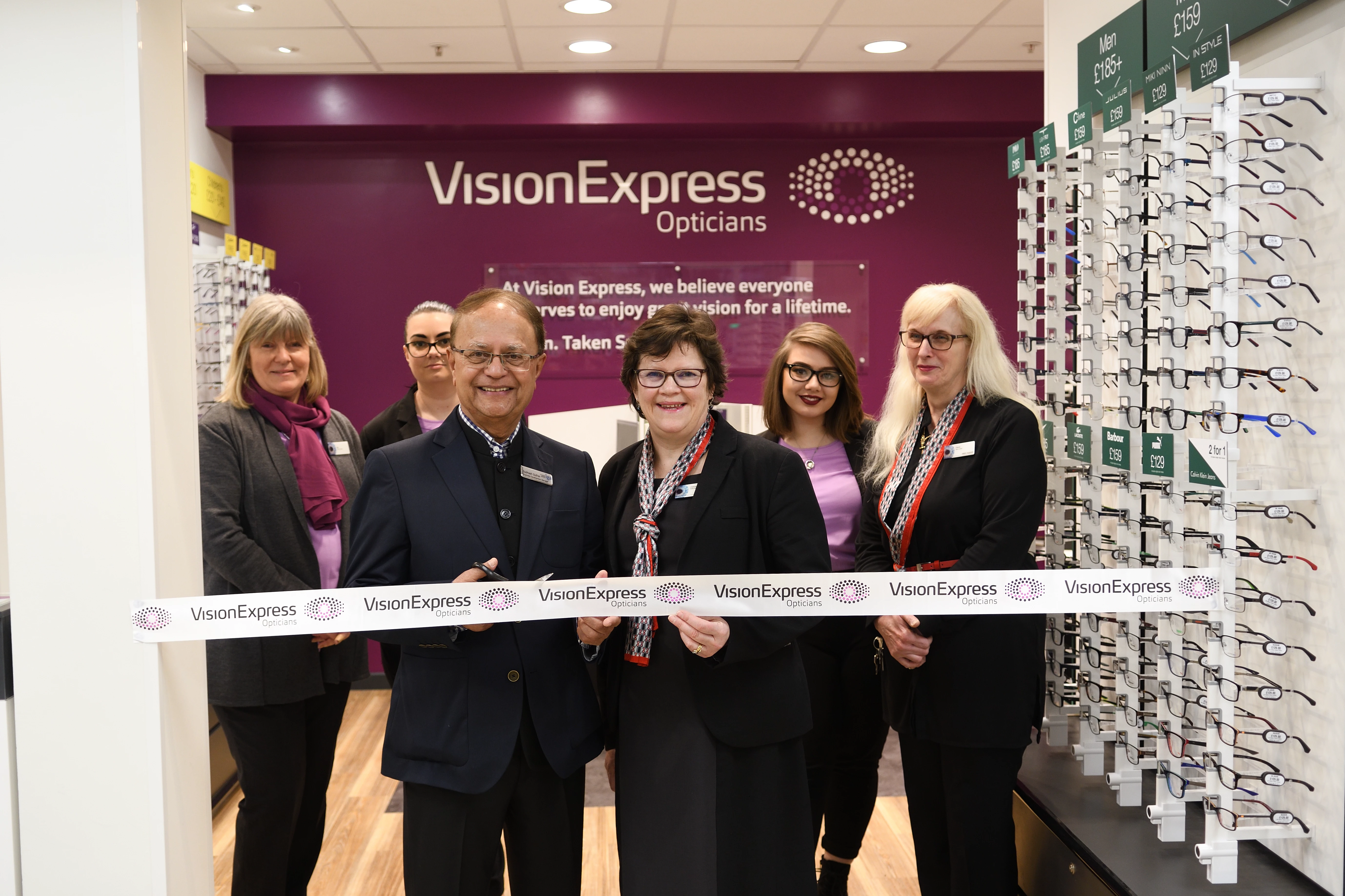 Vision Express highlights UK’s growing glaucoma concern during opening of new optical store in Huntingdon