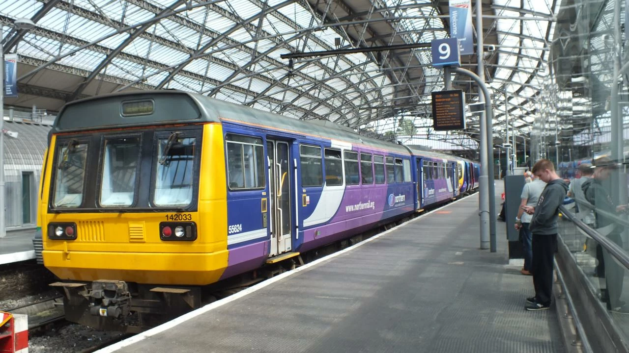 142033 Northern Rail