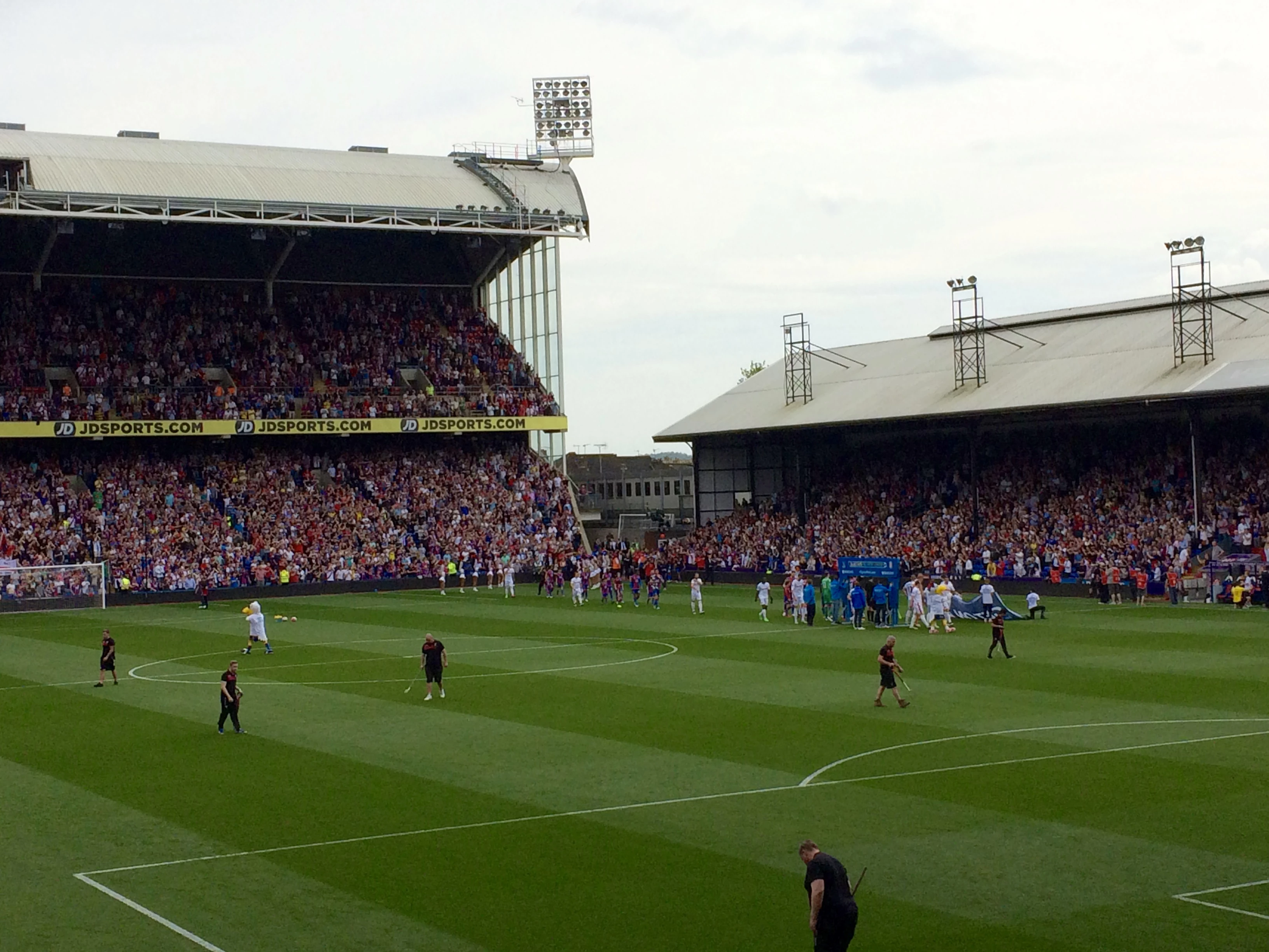 Palace march on ...