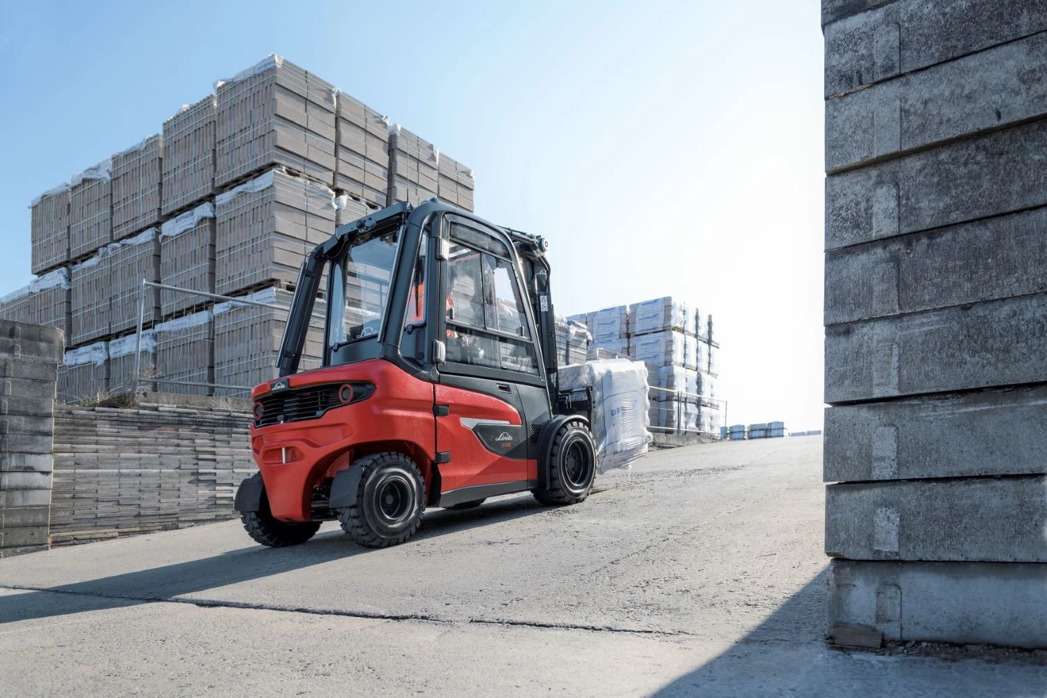 Linde electric forklift truck