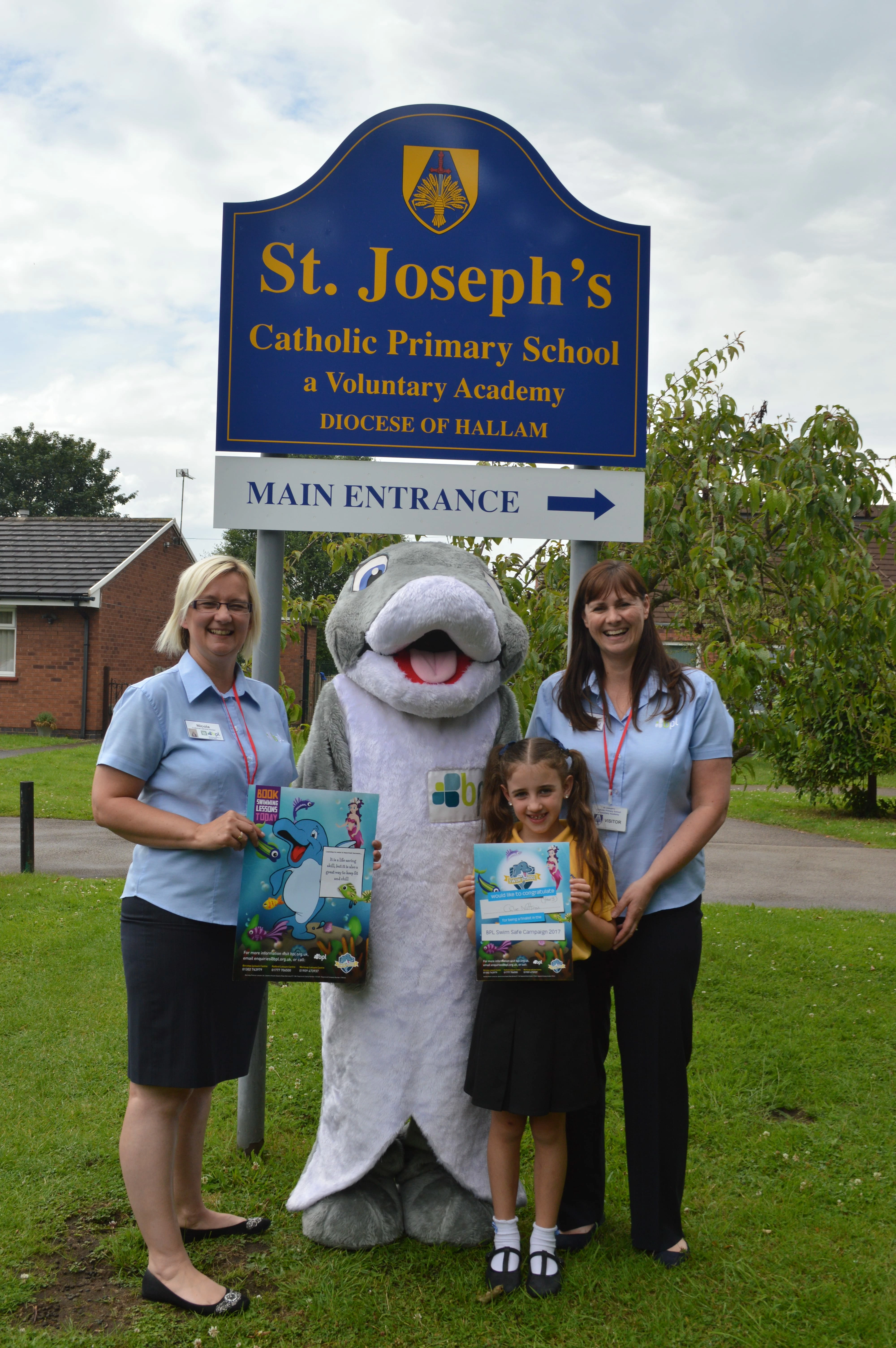 Winner Chloe with Derek the Dolphin, Nicky and Joanne all from BPL