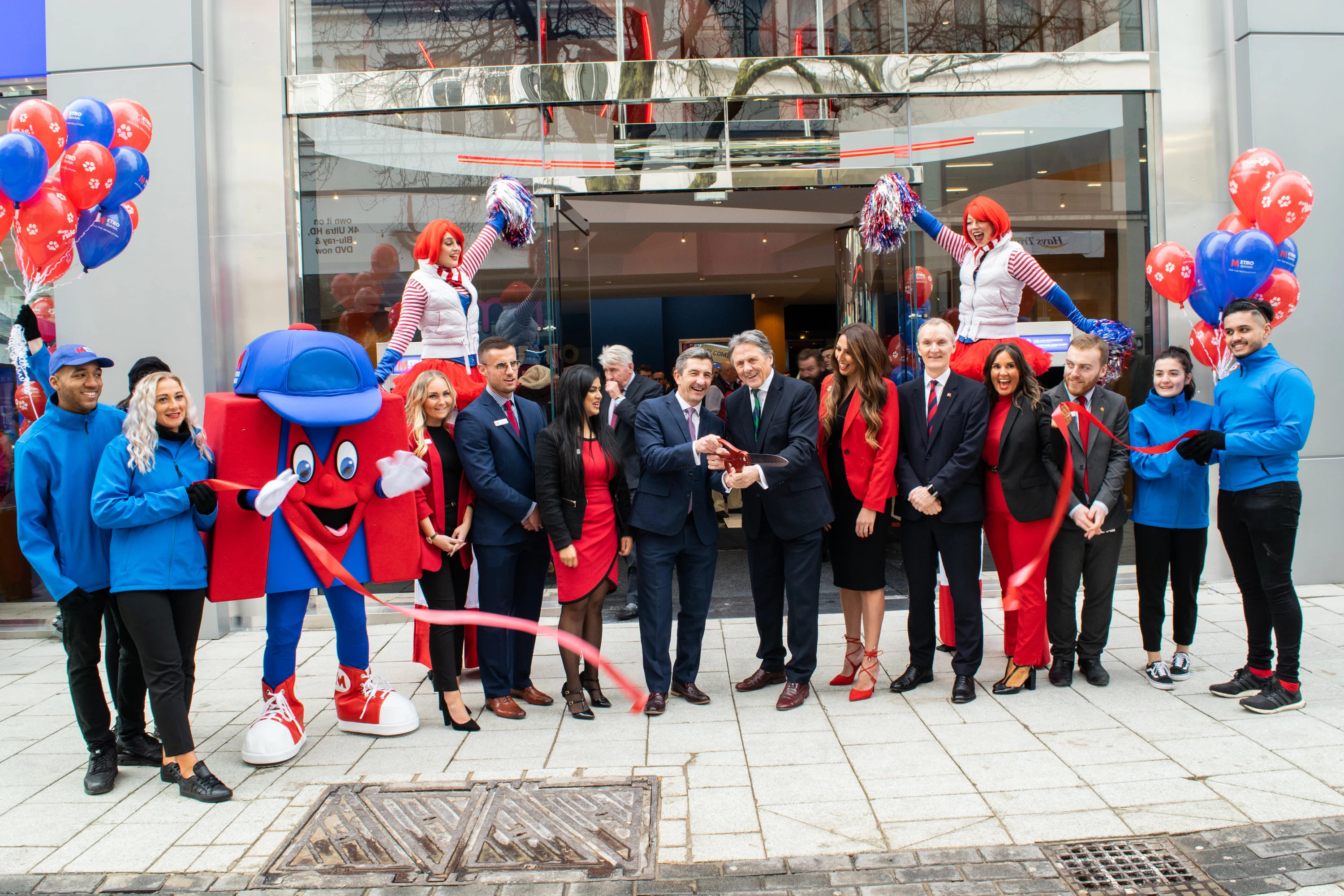 Metro Bank opens in Cardiff