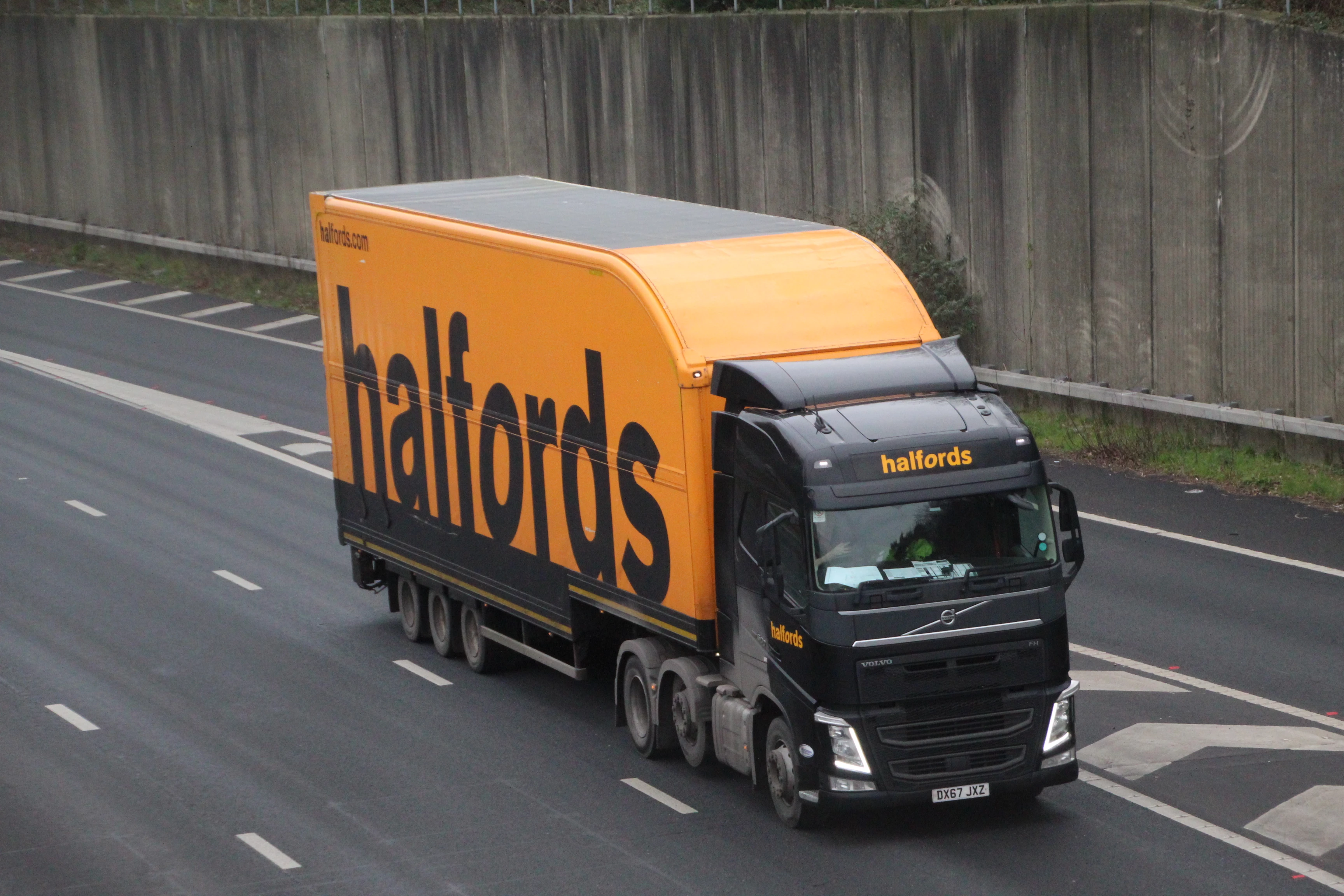 DX67JXZ HALFORDS