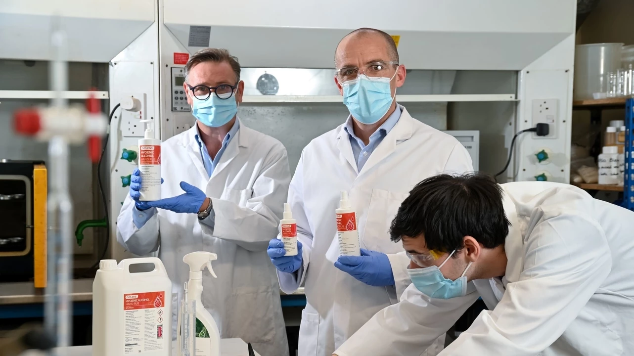 Andy Newsome (left), consultant at Hampton Healthcare, and Steve Meyer (centre), managing director of Cod Beck Blenders