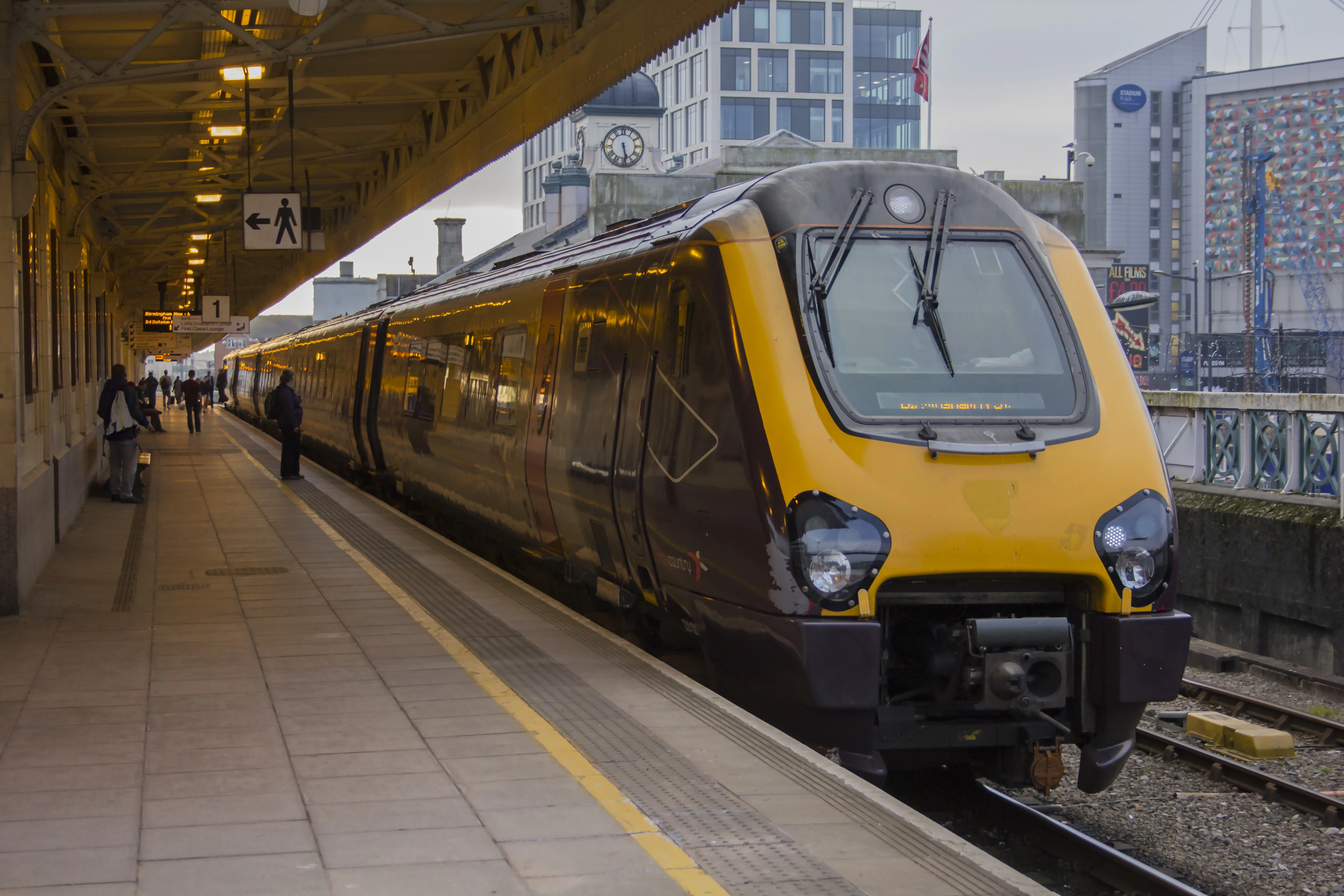 Cheltenham Races additional working: Super Voyager at Cardiff Central