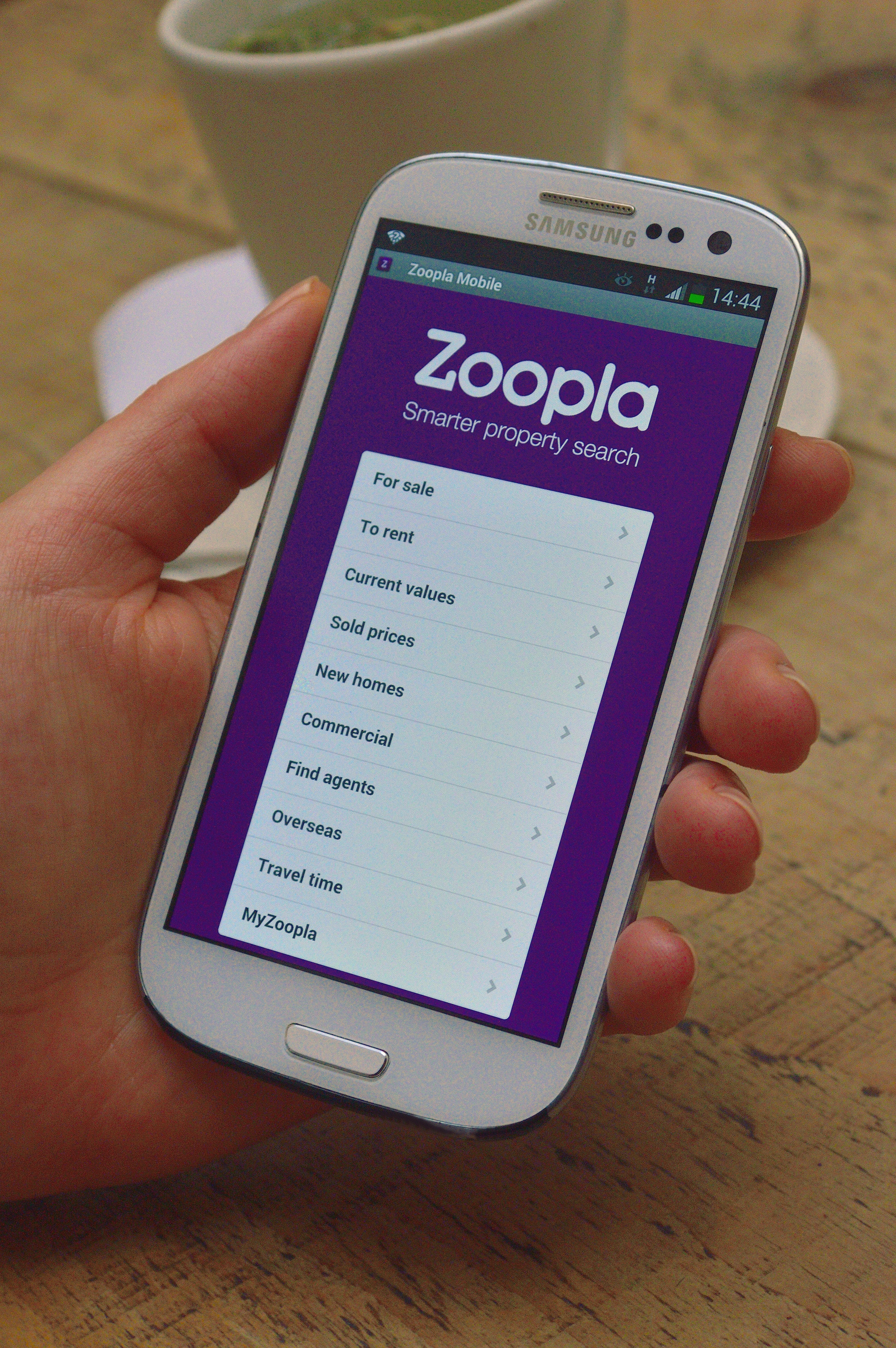 Zoopla property search on a Samsung Galaxy smartphone