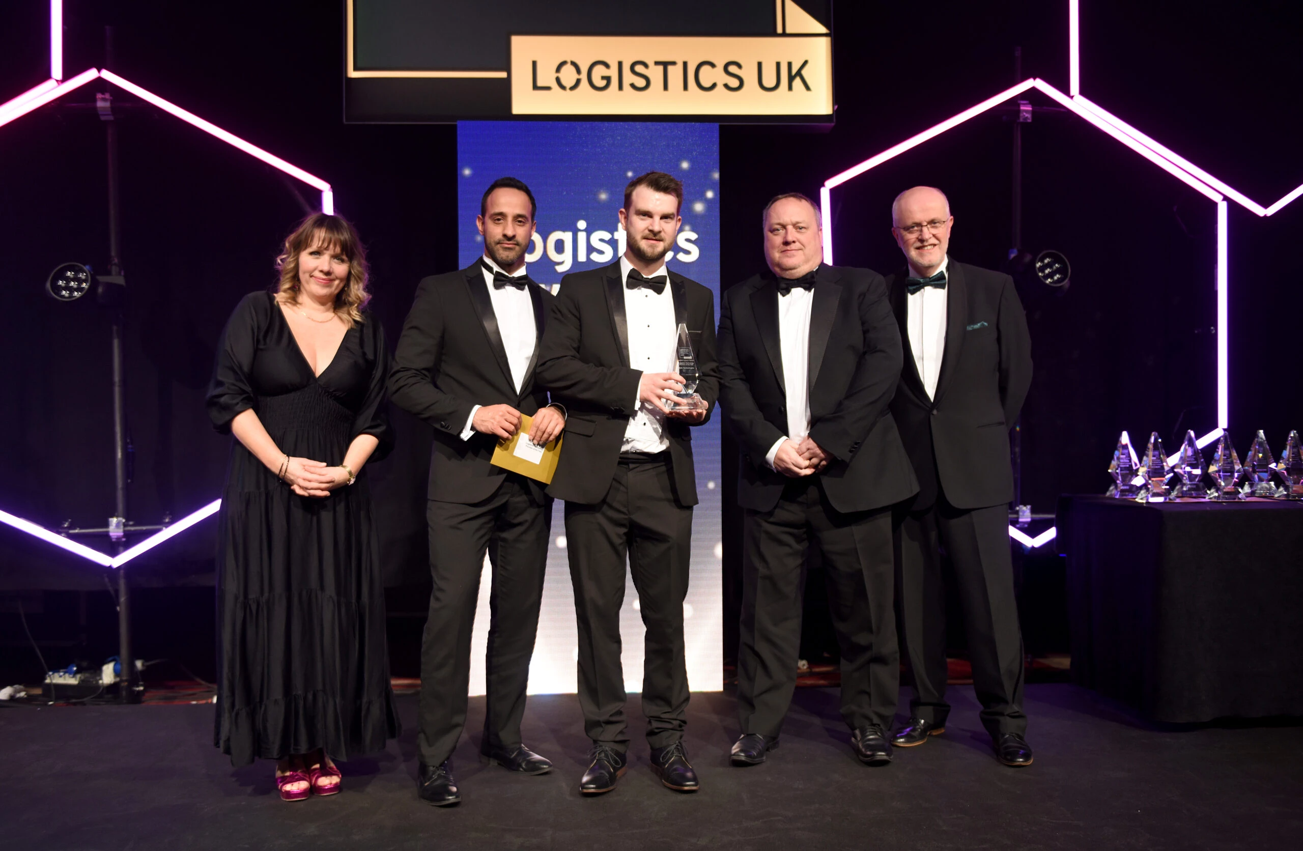 Jamie Baldasera (centre) and Andy Rutter (2nd from right) receiving the award for Exis Technologies.