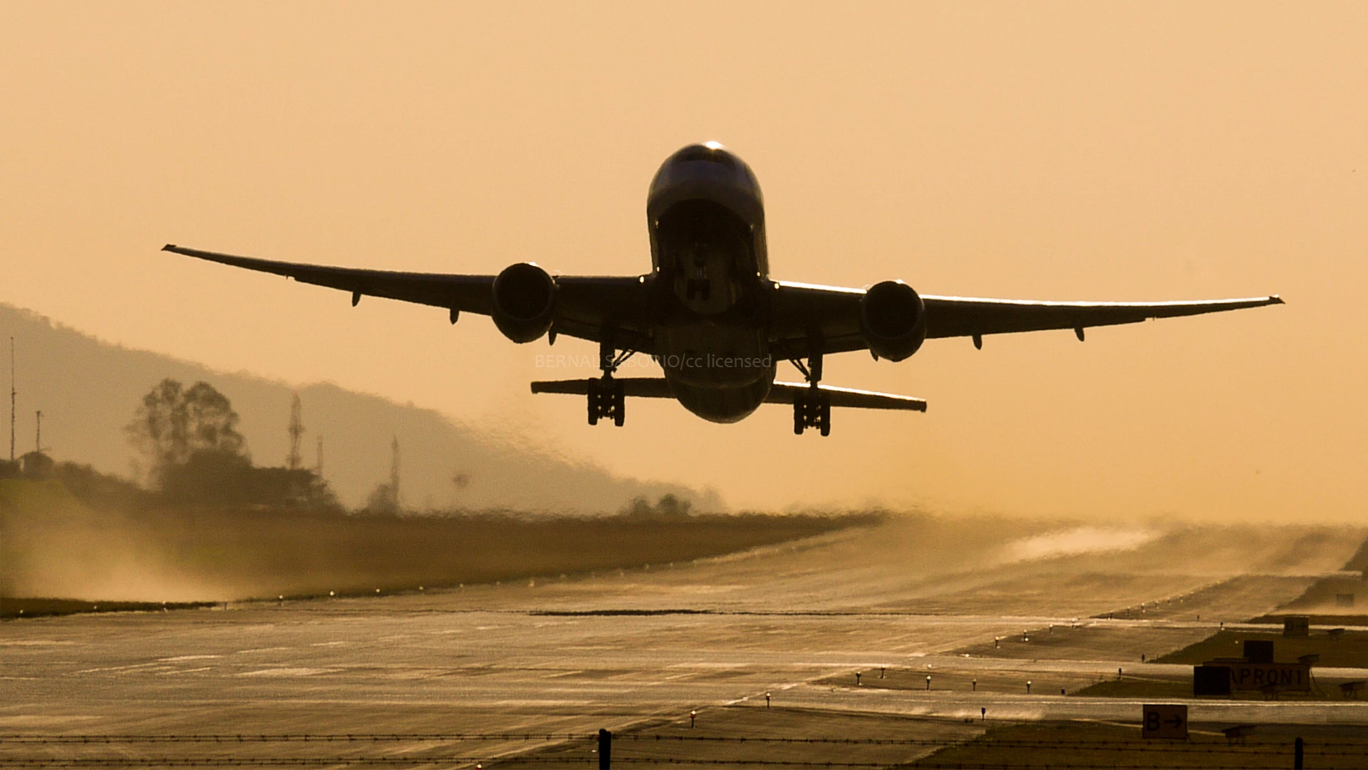 British Airways flight landing.