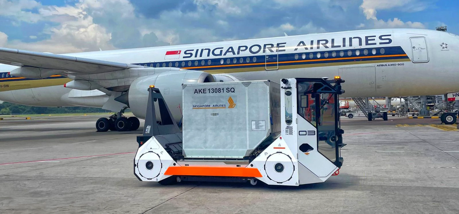 Auto-DollyTug at Changi Airport