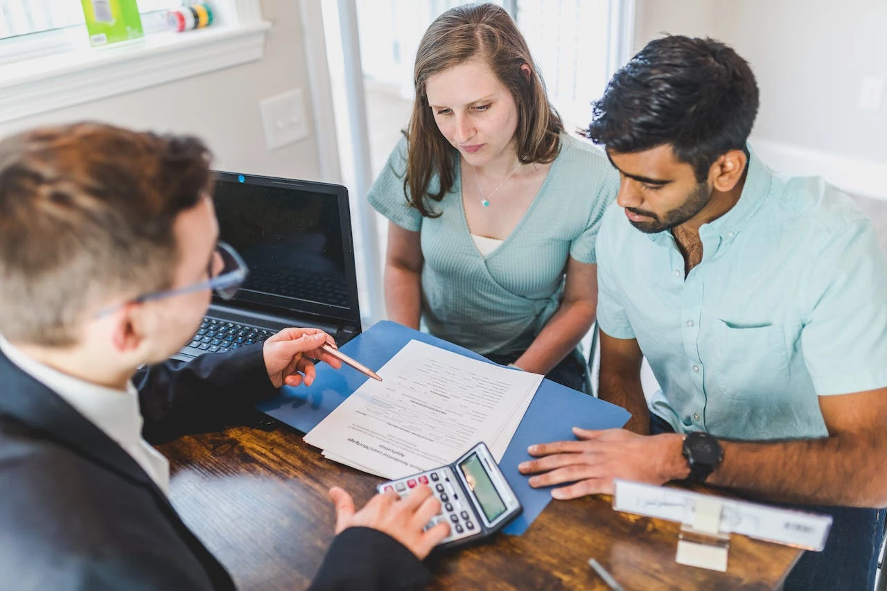 people discussing mortgage rate