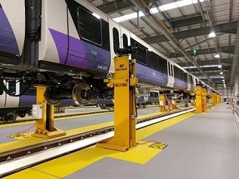 Mechan's set of 36 jacks in action at London's Old Oak Common depot. 