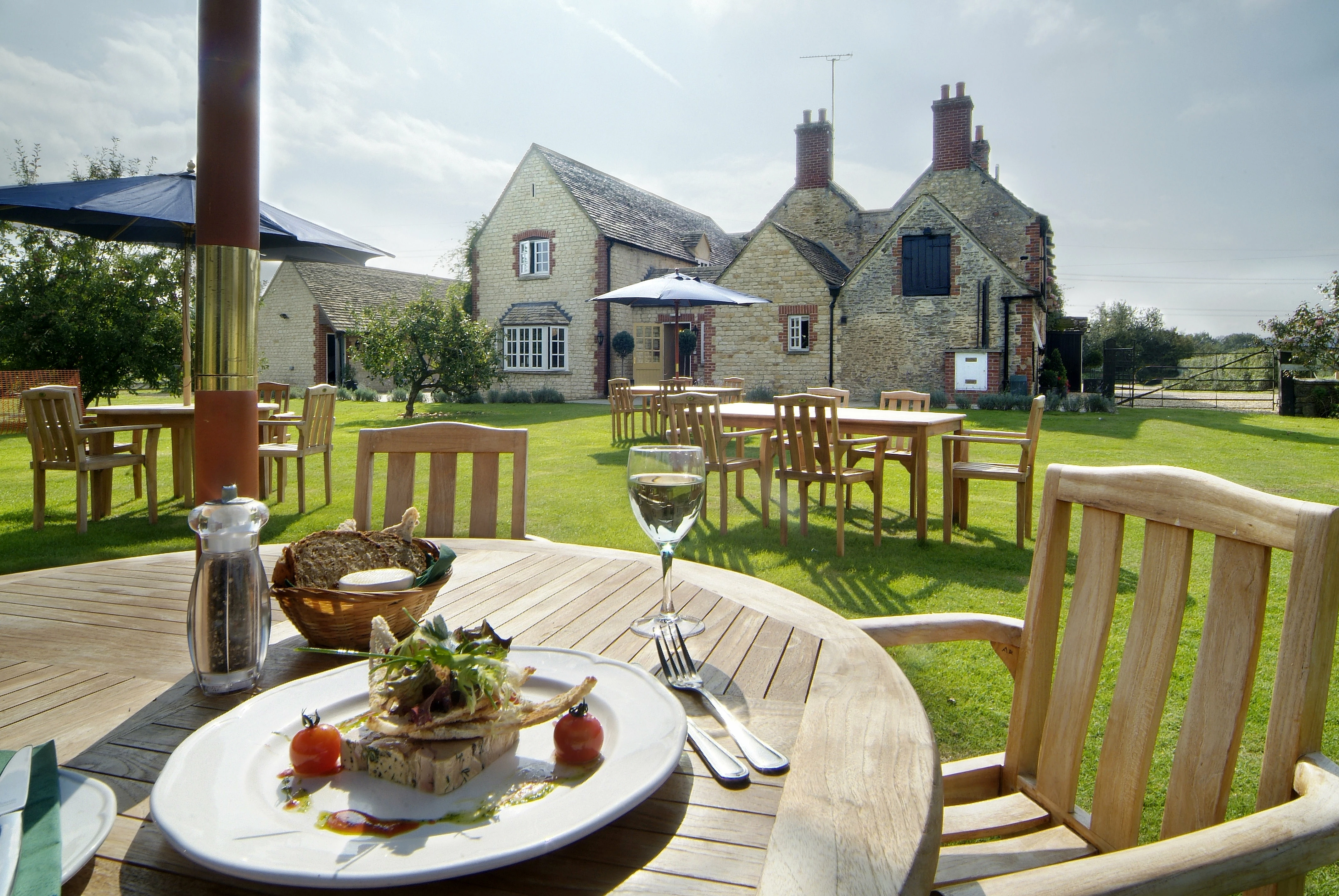 The Trout at Tadpole Bridge 