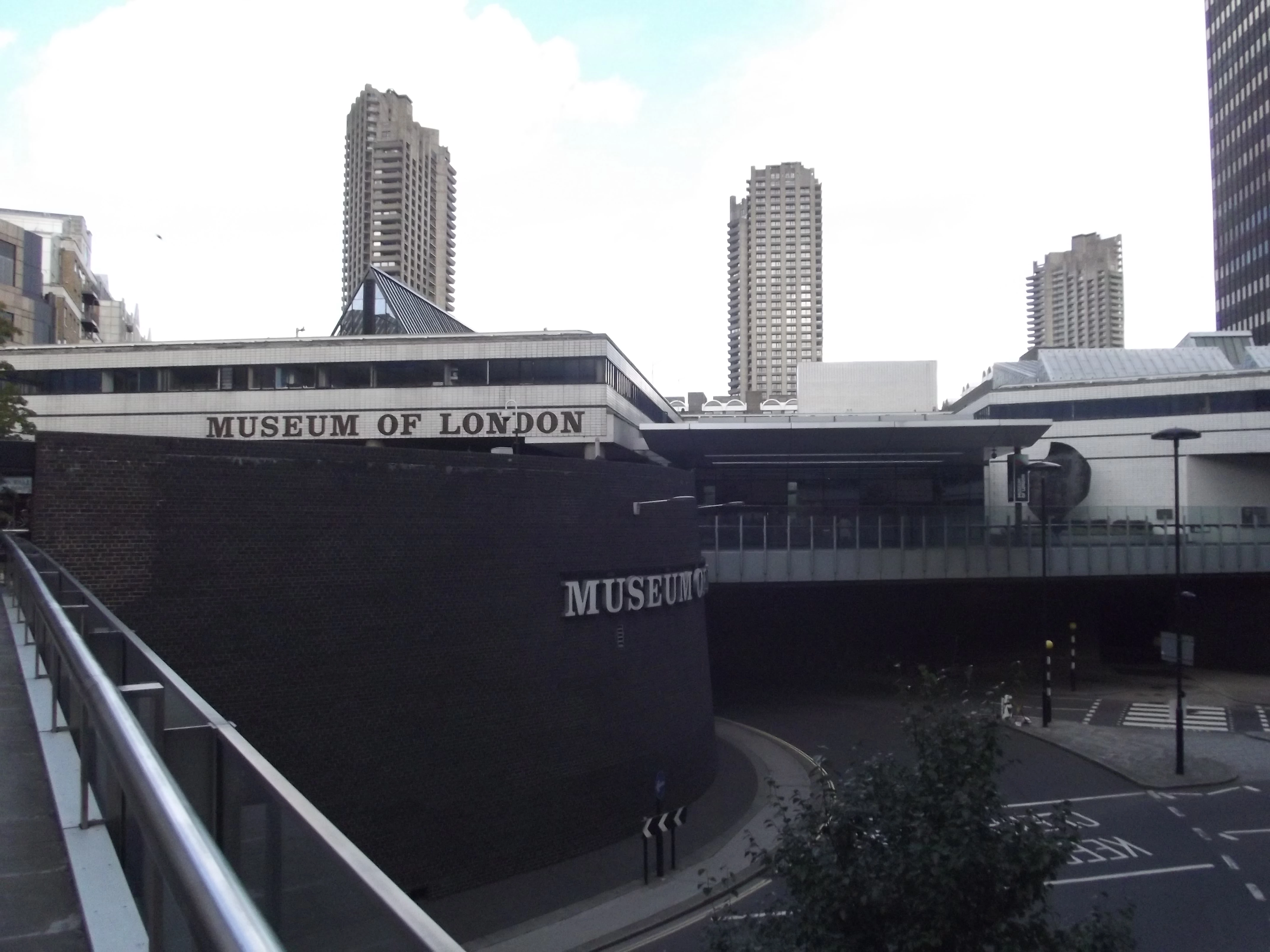 Museum of London - London Wall - footbridge